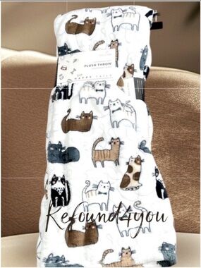 PETS - Happy Tails - ‘Multi Colored Cats’ plush throw 50“ x 70“ NWT.